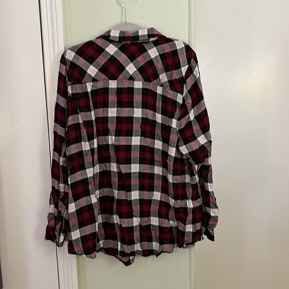 Red white and black plaid button up torrid size 1 - Picture 2 of 4